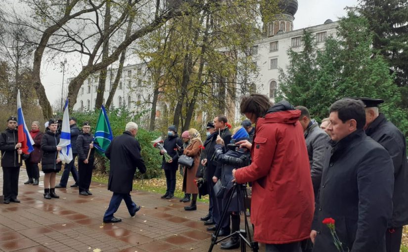 ОБЩЕРОССИЙСКОЕ ДВИЖЕНИЕ ПОДДЕРЖКИ ФЛОТА ДПФ по давней традиции 20 октября 2020 года возглавило торжественные мероприятия, посвящённые 324-летию со дня официального рождения флота России, в которых самое активное участие приняли представители РОО “БОРОДИНО 2045”! БЛАГОДАРИМ Николая Викторовича Фомина за прекрасный фоторепортаж!